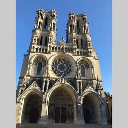 Laon : Suite privée au pied de la cathédrale Extérieur photo
