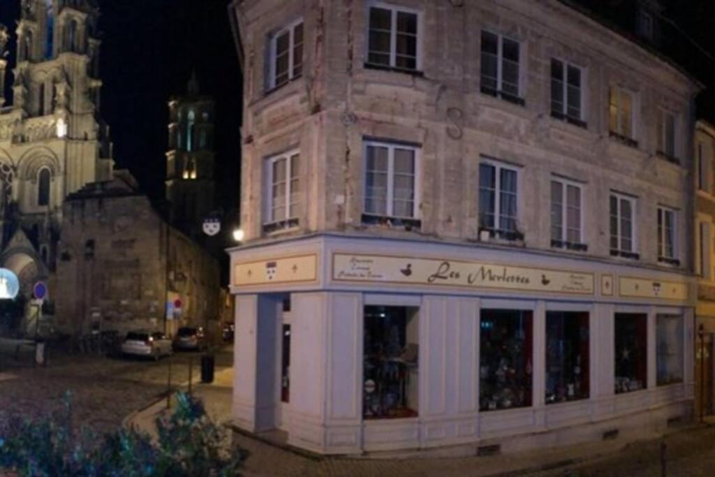 : Privee Au Pied De La Cathedrale Apartment *