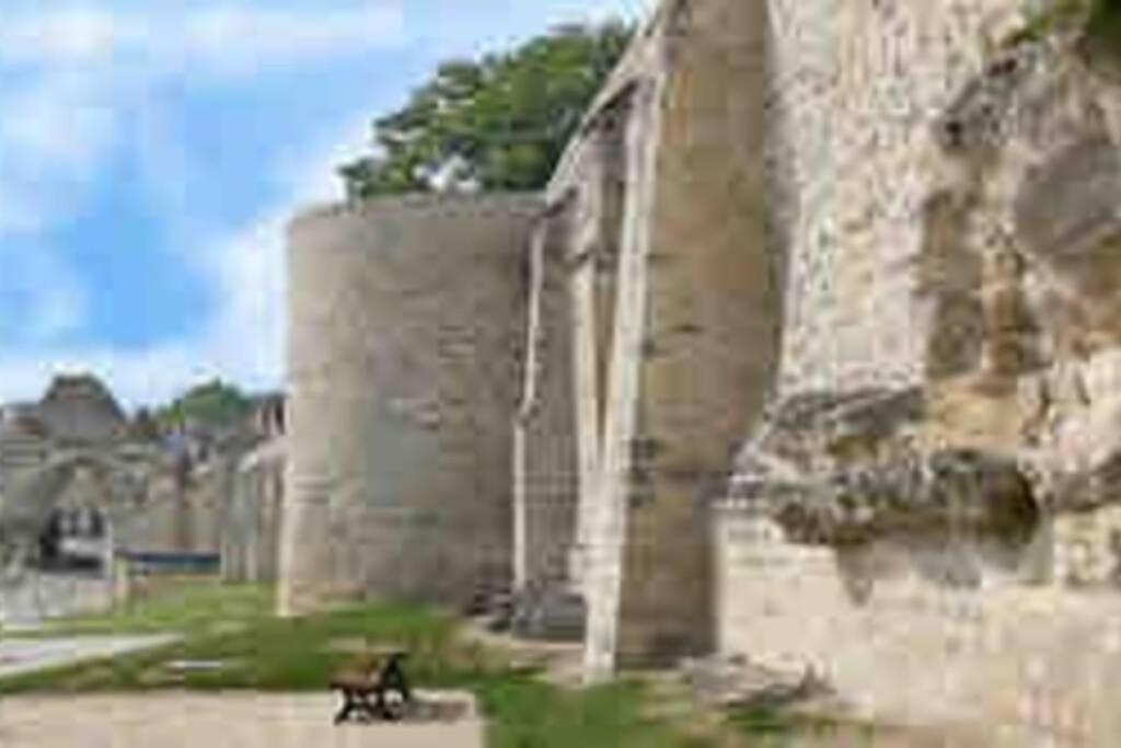 : Privee Au Pied De La Cathedrale * Laon
