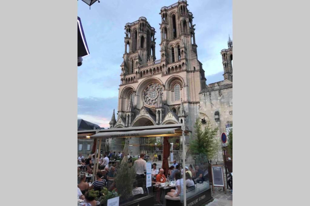 : Privee Au Pied De La Cathedrale Apartment *